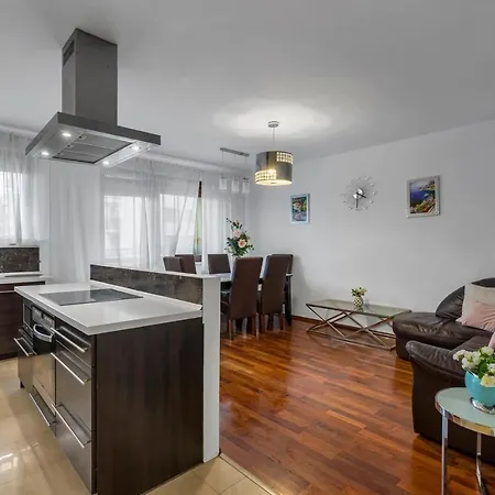 Bemowo Business Apt - 62M2, Parking, Metro & Park Nearby - By Rentujemy Warszawa Eksteriør bilde