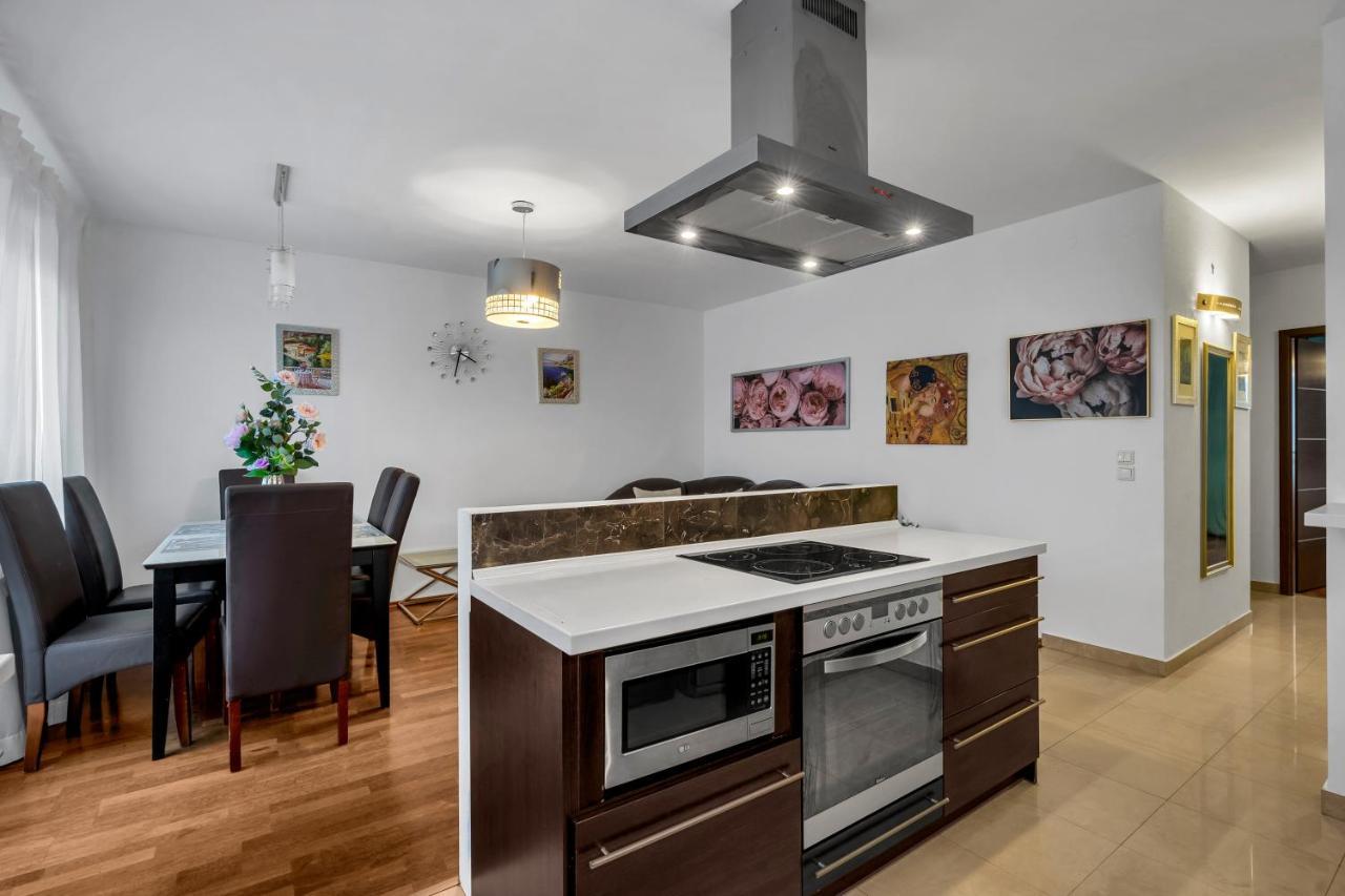 Leilighet Bemowo Business - 62m2, Parking, Metro & Park Nearby - By Rentujemy